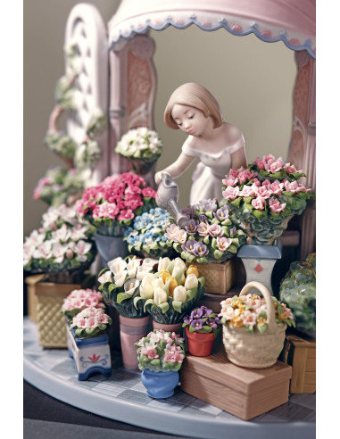 Lladró Romantic Feelings Woman Sculpture