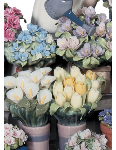 Lladró Romantic Feelings Woman Sculpture