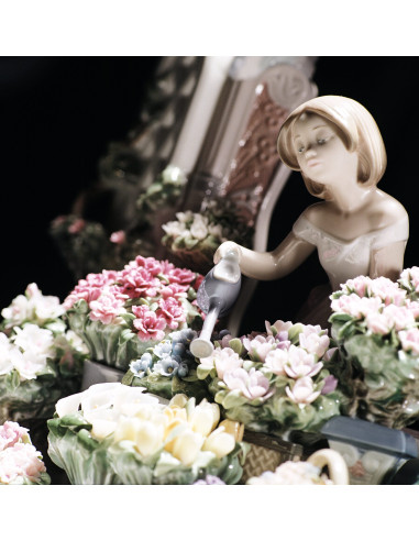 Lladró Romantic Feelings Woman Sculpture