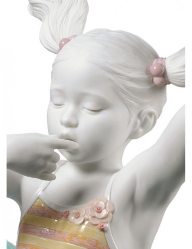 Lladró Baby dives statue