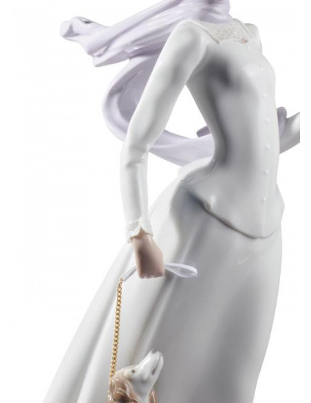Lladró Lady with Shawl Statue